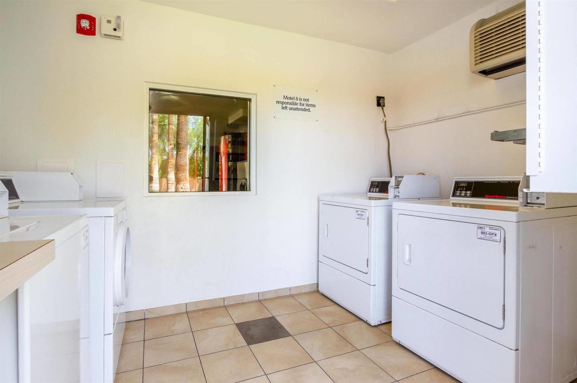 Motel 6 Mesa North Zewnętrze zdjęcie